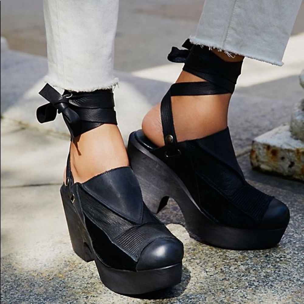 Freepeople black Into the patchwork clog